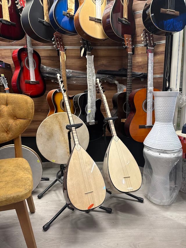 Ezgi Müzik Çalgı Yapım Atölyesi Cemil Usta