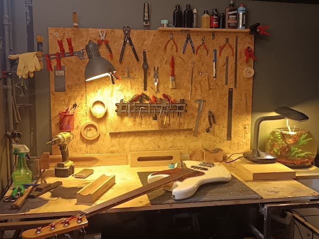 Hüx Guitars
