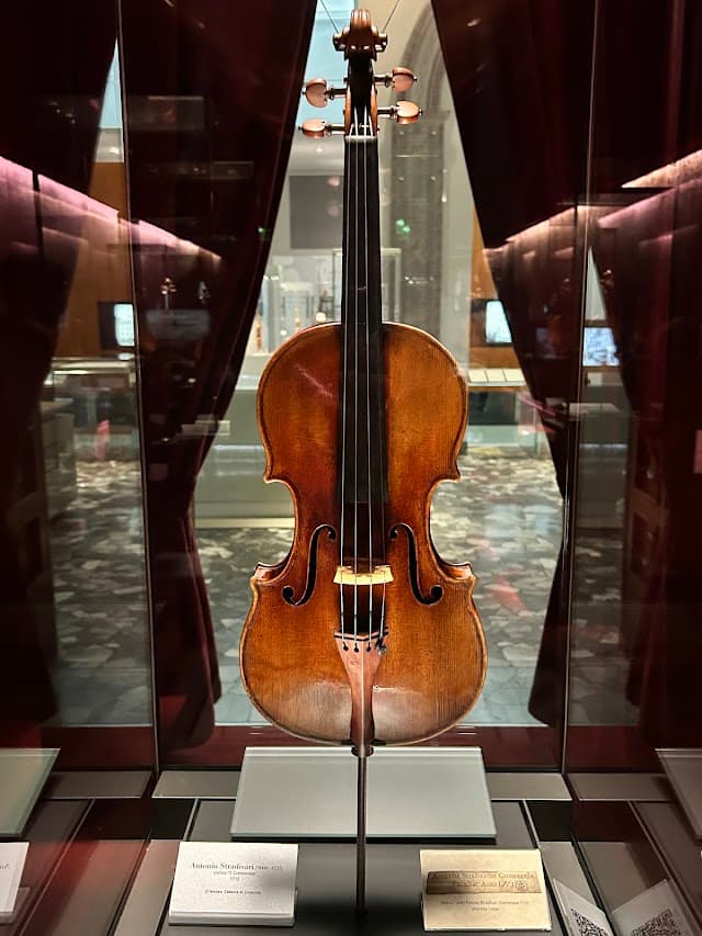 Luthier Eren Sülün Keman Atölyesi