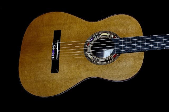Orhan Ümmetler Atelier Guitar Creating & Restoration