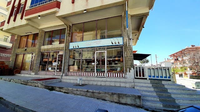 Dede Bağlama Atölyesi