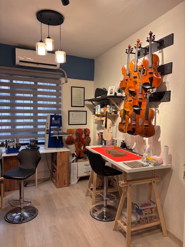Luthier Okan Demirci