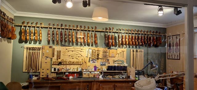 Luthier Can Türkel