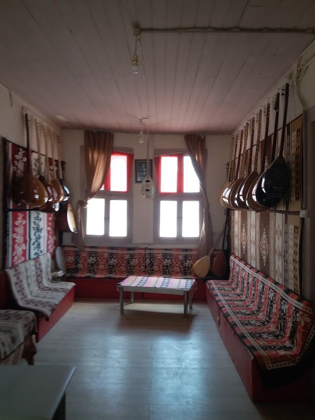 UŞAK müzik aletleri üretim ve tamir atölyesi ZEKİ ER