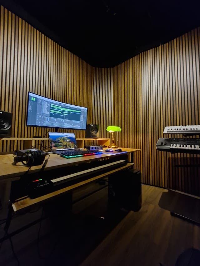 Gece Müzik Kayıt Evi (Night Music Recording House)
