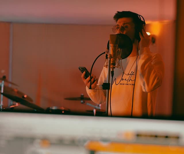 Stüdyo Kadıköy | Ses Kayıt Mix Mastering Stüdyosu | Dublaj | Seslendirme | Aranje | Aranjör