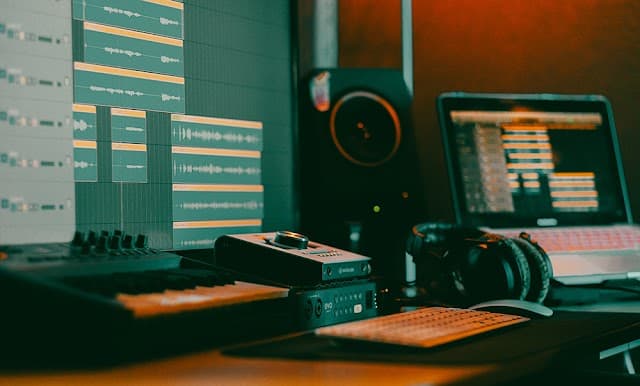 Stüdyo Kadıköy | Ses Kayıt Mix Mastering Stüdyosu | Dublaj | Seslendirme | Aranje | Aranjör