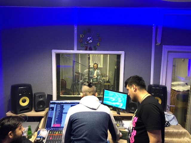 R&B Müzik Prodüksiyon Ve Ses Kayıt Stüdyosu