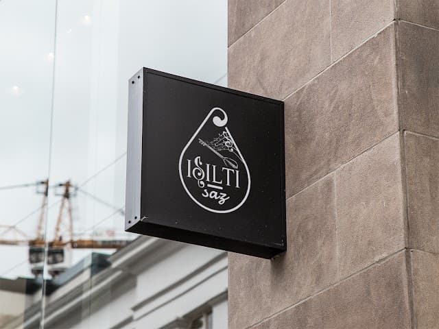 IŞILTI SAZ EVİ
