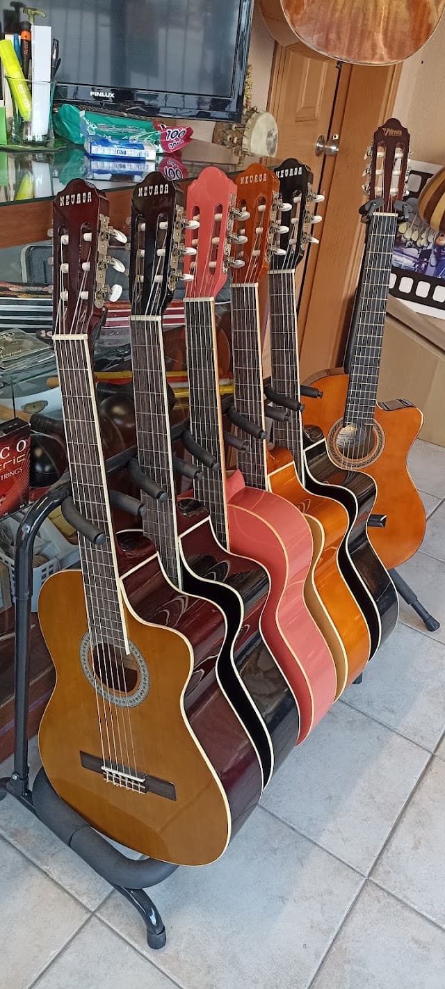 IŞILTI SAZ EVİ