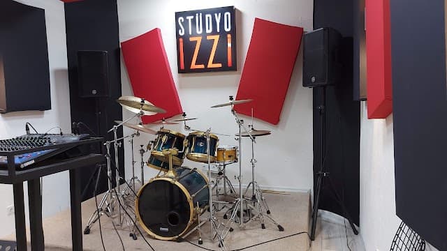 Stüdyo İZZİ