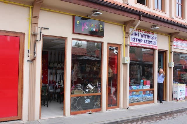 Çalgı Çengi Müzikevi