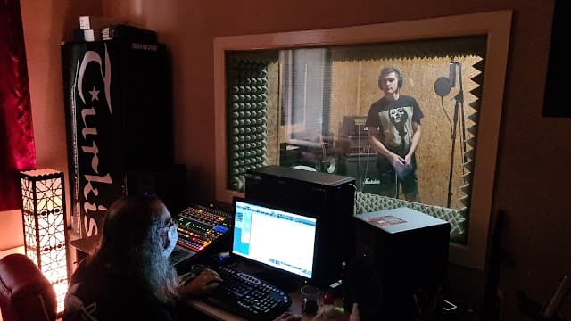 Studio Deep ( Stüdyo Deep )